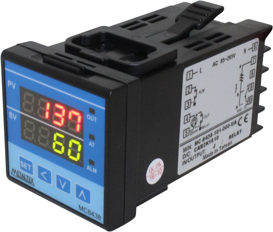 MC8438 - Controlador de temperatura digital